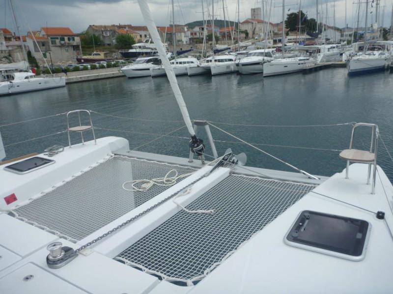 Book yachts online - catamaran - Lagoon 40 (4+2 cab.) - Mare Negroni - rent