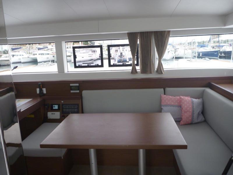 Book yachts online - catamaran - Lagoon 40 (4+2 cab.) - Mare Negroni - rent