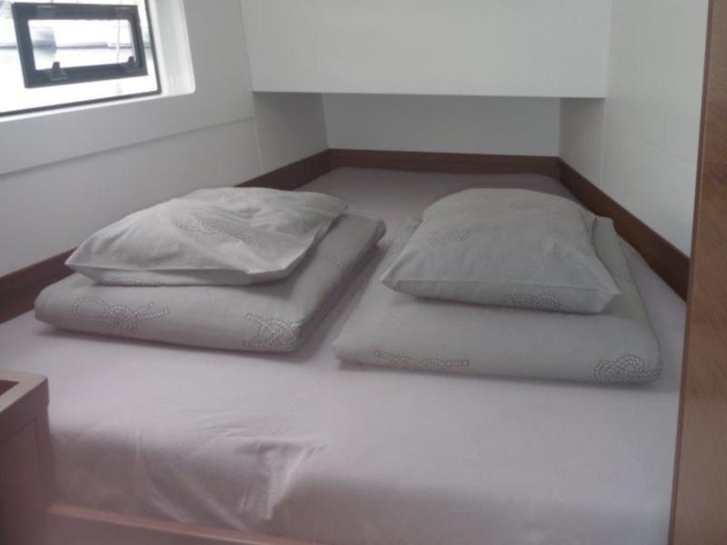 Book yachts online - catamaran - Lagoon 40 (4+2 cab.) - Mare Negroni - rent