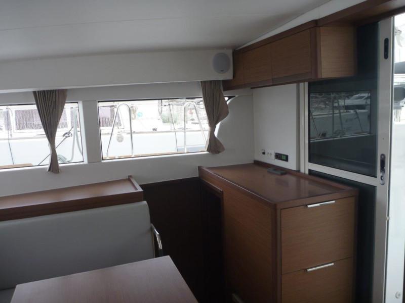 Book yachts online - catamaran - Lagoon 40 (4+2 cab.) - Mare Negroni - rent
