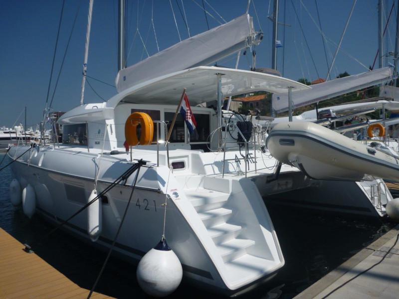Book yachts online - catamaran - Lagoon 421 (4+1 cab.) - 4 ME - rent