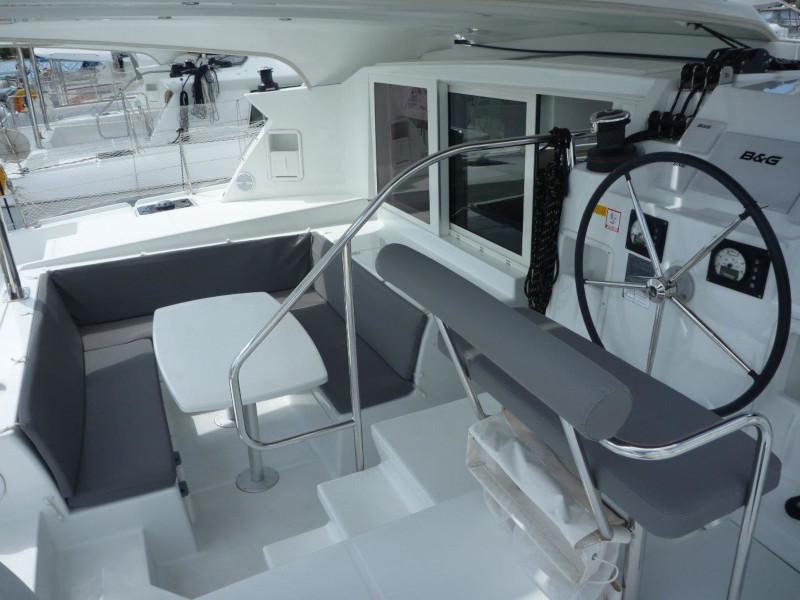 Book yachts online - catamaran - Lagoon 421 (4+1 cab.) - 4 ME - rent