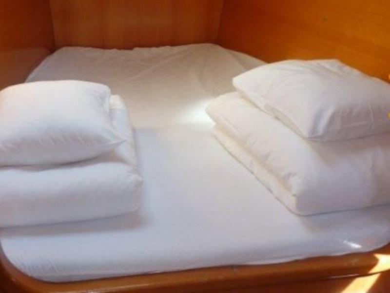 Book yachts online - catamaran - Lagoon 380 (4+2 cab.) - Twin Star - rent