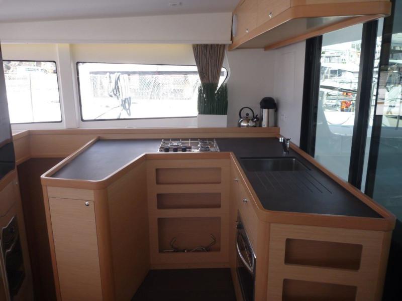 Book yachts online - catamaran - Lagoon 42 (4+2 cab) - Maximus - rent