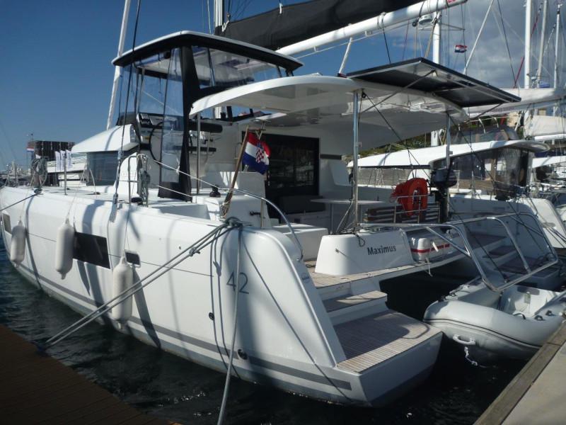 Book yachts online - catamaran - Lagoon 42 (4+2 cab) - Maximus - rent