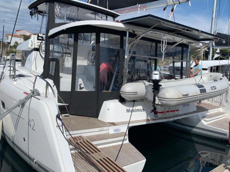 Book yachts online - catamaran - Lagoon 42 (4+2 cab) - Maximus - rent