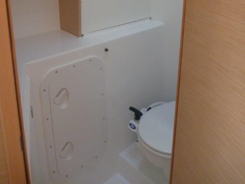 Book yachts online - catamaran - Lagoon 42 (4+2 cab) - Maximus - rent