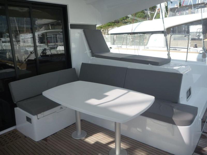 Book yachts online - catamaran - Lagoon 42 (4+2 cab) - Maximus - rent