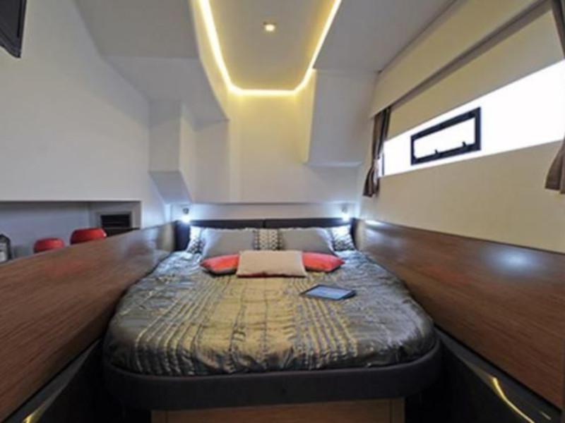 Book yachts online - powercatamaran - MY 37- 4. cab. - Kalea - rent