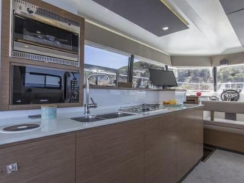 Book yachts online - powercatamaran - MY 37- 4. cab. - Kalea - rent