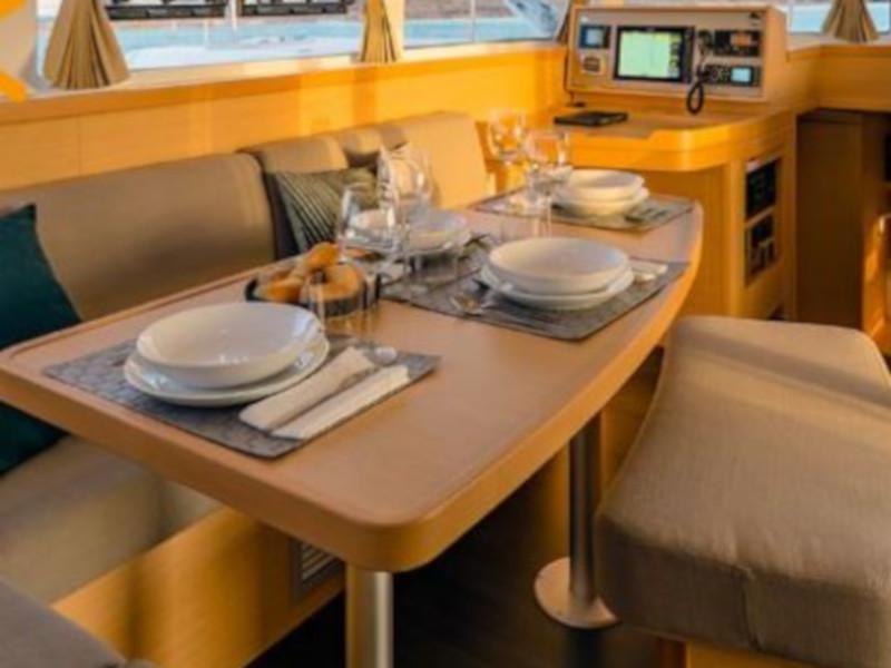 Book yachts online - catamaran - Lagoon 42 (3+2 cab.) - Nuria - rent