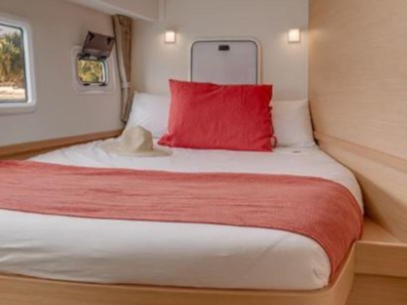 Book yachts online - catamaran - Lagoon 42 (3+2 cab.) - Nuria - rent