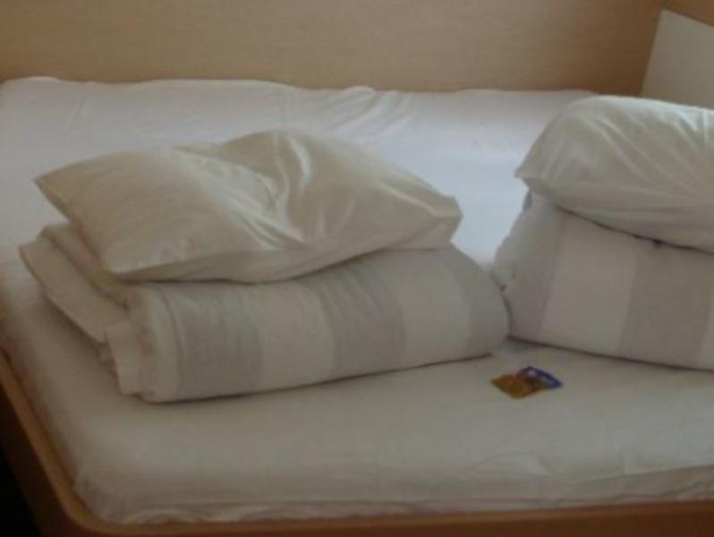 Book yachts online - catamaran - Lagoon 400 (4+2 cab.) - Cool Cat - rent