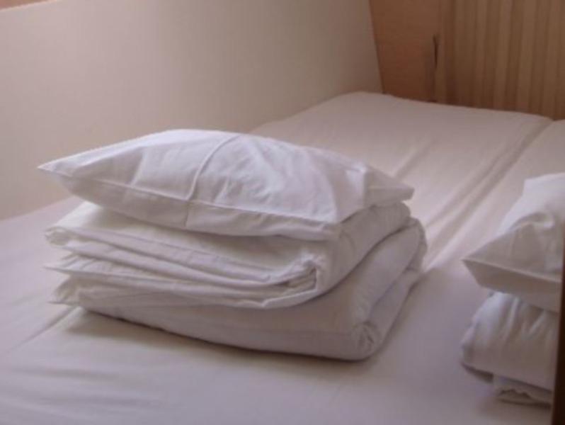 Book yachts online - catamaran - Lagoon 400 (4+2 cab.) - Cool Cat - rent