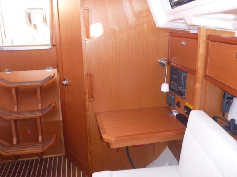 Book yachts online - sailboat - Bavaria 33 Cruiser - Cleopatra - rent