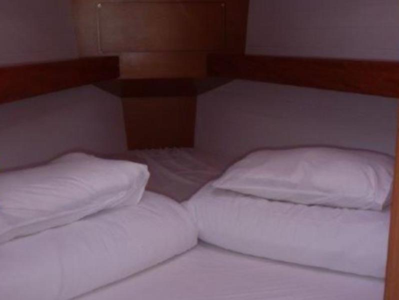 Book yachts online - sailboat - Bavaria 33 Cruiser - Cleopatra - rent