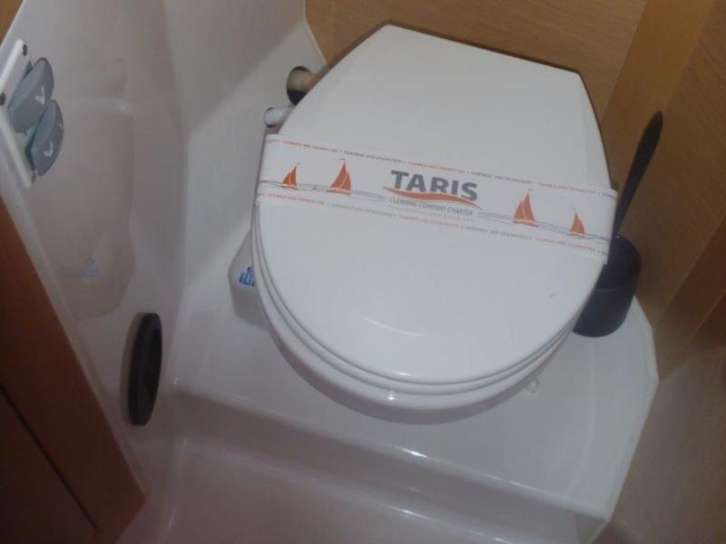 Book yachts online - catamaran - Lagoon 39 - Bumblebee - rent