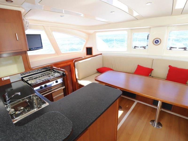 Book yachts online - powercatamaran - Leopard 39 PC (4+2 cab.) - Alana - rent