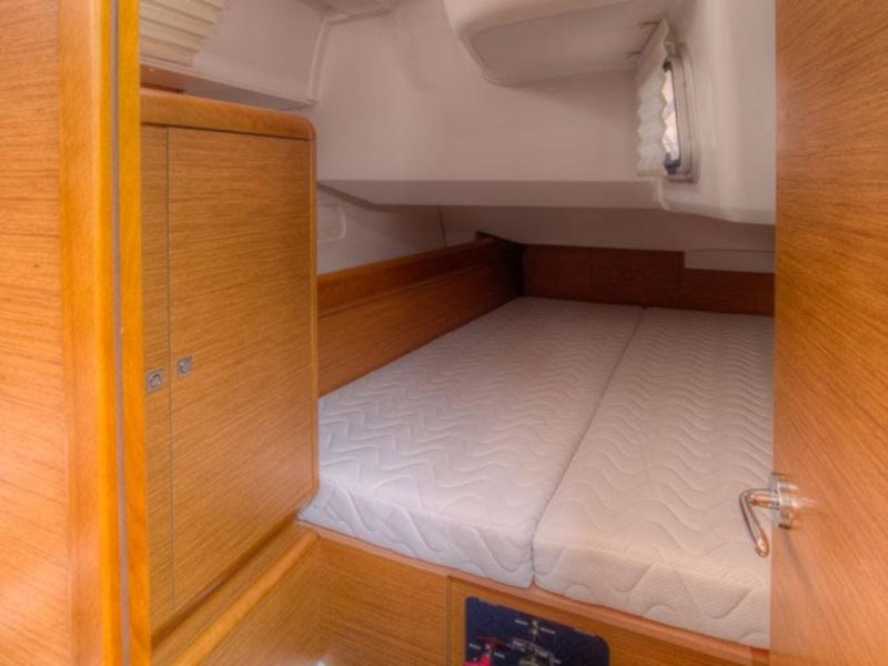 Book yachts online - sailboat - Sun Odyssey 439 - Mira - rent