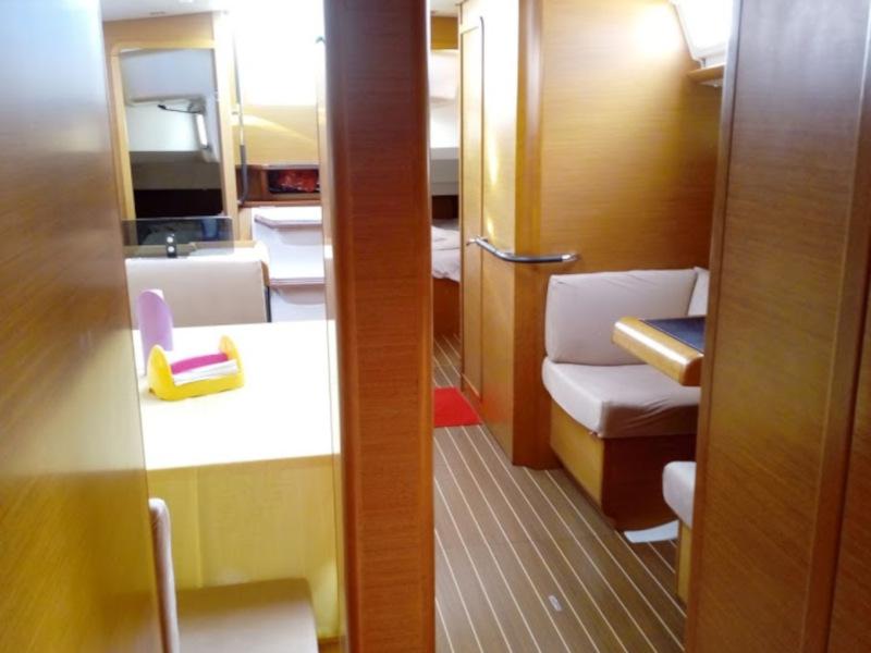 Book yachts online - sailboat - Sun Odyssey 439 - Mira - rent