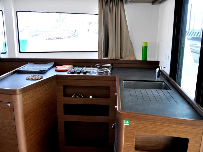 Book yachts online - catamaran - Lagoon 42 - Leucotea - rent