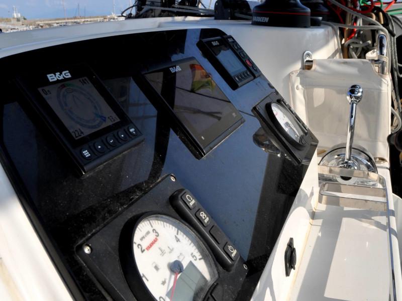 Book yachts online - catamaran - Lagoon 42 - Leucotea - rent