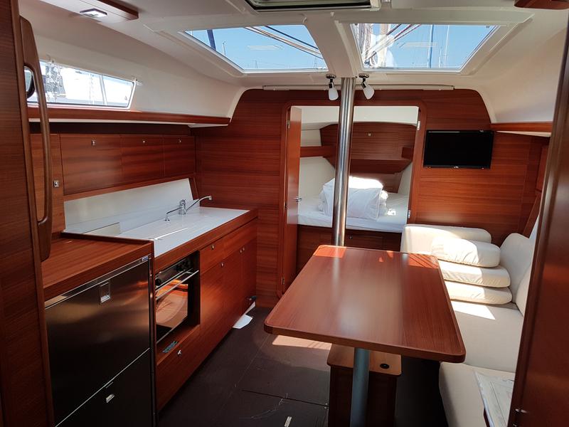 Book yachts online - sailboat - Dufour 382 Grand Large - Fortuna - rent