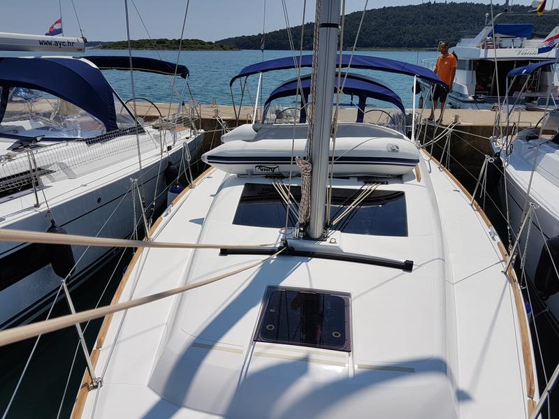 Book yachts online - sailboat - Dufour 382 Grand Large - Fortuna - rent