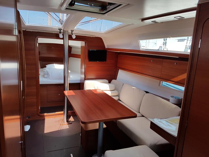 Book yachts online - sailboat - Dufour 382 Grand Large - Fortuna - rent