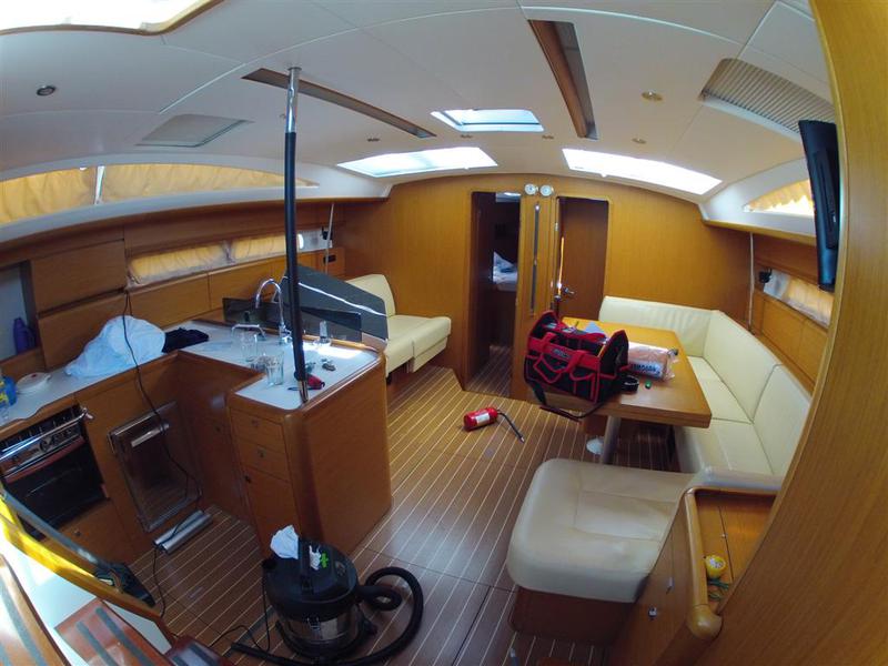 Book yachts online - sailboat - Jeanneau 53 - Tina - rent