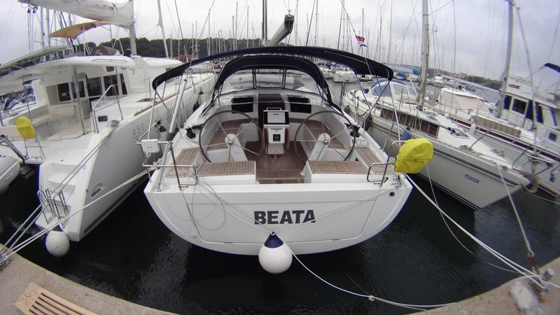 Book yachts online - sailboat - Hanse 455 - Beata - rent
