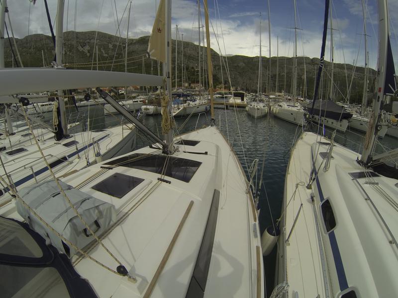Book yachts online - sailboat - Dufour 382 Grand Large - Gangaro - rent