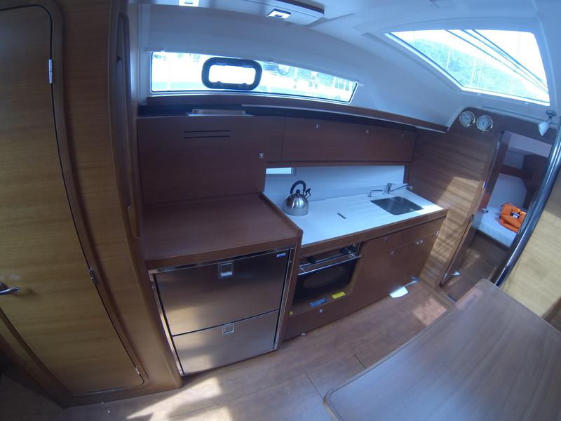 Book yachts online - sailboat - Dufour 382 Grand Large - Gangaro - rent