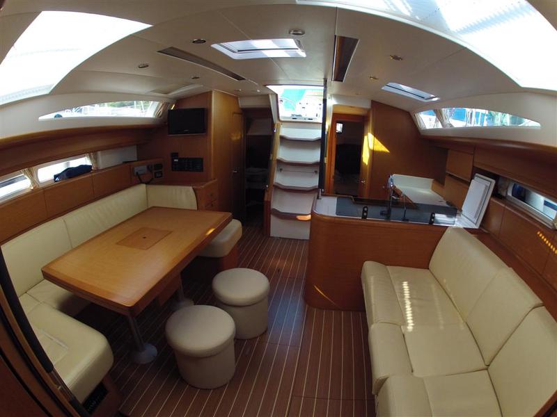 Book yachts online - sailboat - Jeanneau 53 - Merlot - rent