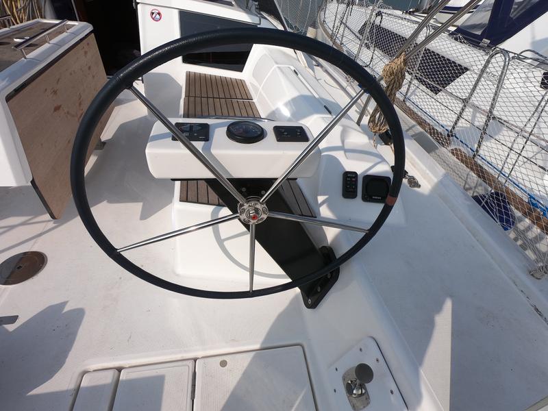 Book yachts online - sailboat - Dufour 430 Grand Large - Levan - rent