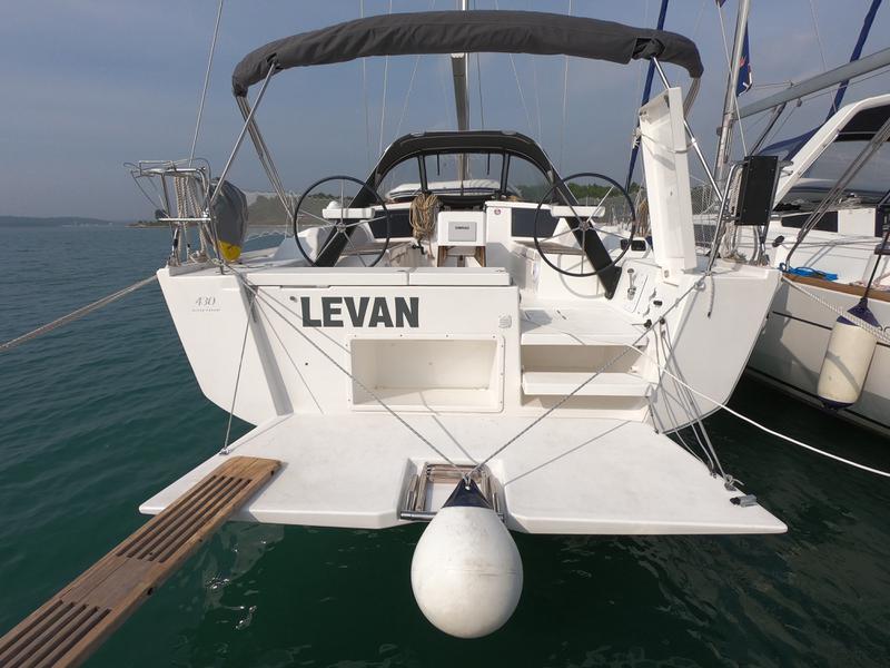 Book yachts online - sailboat - Dufour 430 Grand Large - Levan - rent