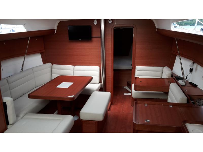 Book yachts online - sailboat - Dufour 410 Grand Large - Gira - rent