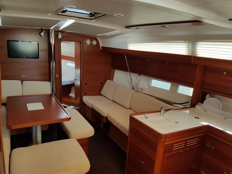 Book yachts online - sailboat - Dufour 412 Grand Large - Apus - rent