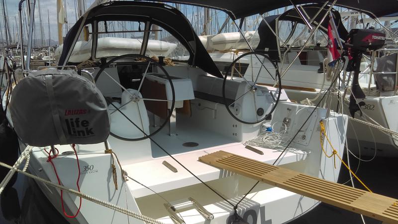 Book yachts online - sailboat - Dufour 350 Grand Large - Sol - rent