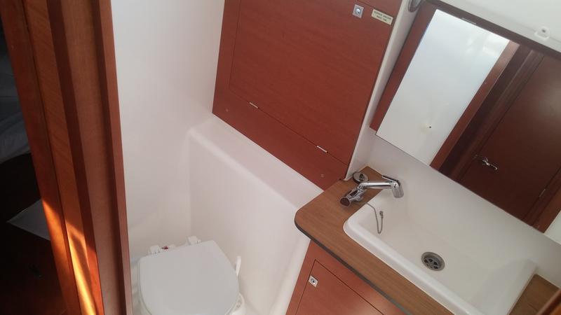 Book yachts online - sailboat - Dufour 382 Grand Large - Cetus - rent