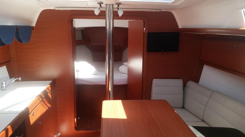 Book yachts online - sailboat - Dufour 382 Grand Large - Ceja - rent