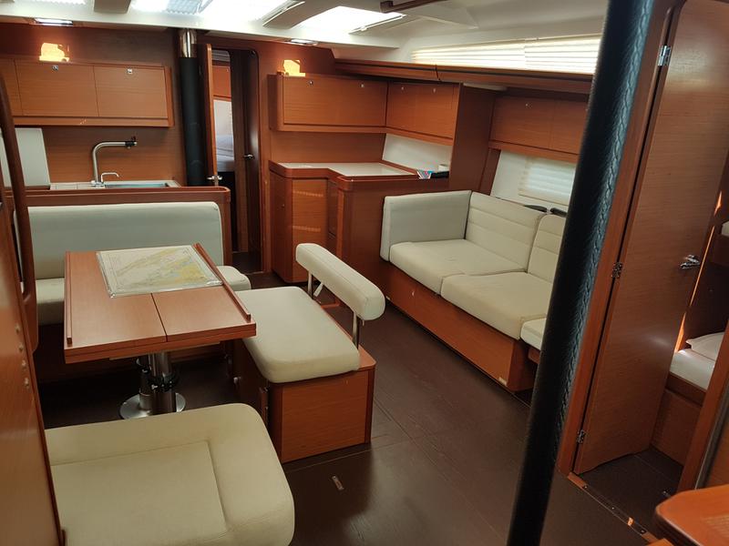 Book yachts online - sailboat - Dufour 512 Grand Large - Hera - rent