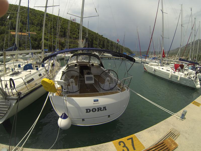 Book yachts online - sailboat - Bavaria Cruiser37 - Dora - rent