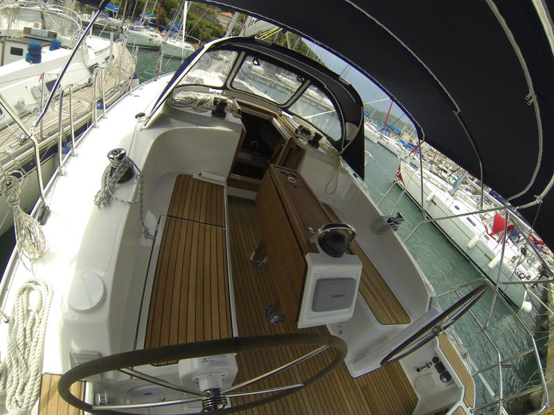 Book yachts online - sailboat - Bavaria Cruiser37 - Dora - rent