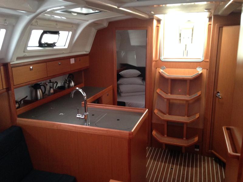 Book yachts online - sailboat - Bavaria Cruiser37 - Dora - rent