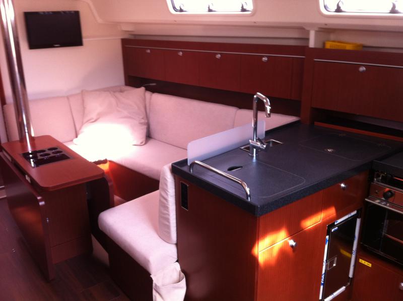 Book yachts online - sailboat - Hanse 415 - Ivo - rent