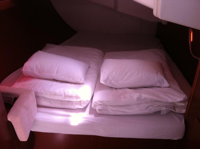 Book yachts online - sailboat - Hanse 415 - Ivo - rent