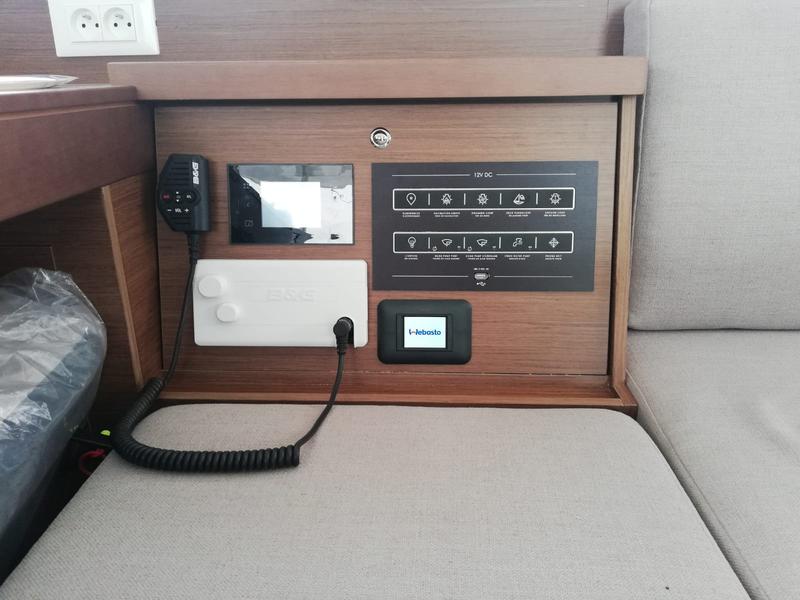 Book yachts online - catamaran - Lagoon 40 - Adriana - rent