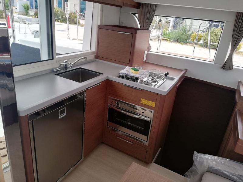 Book yachts online - catamaran - Lagoon 40 - Adriana - rent