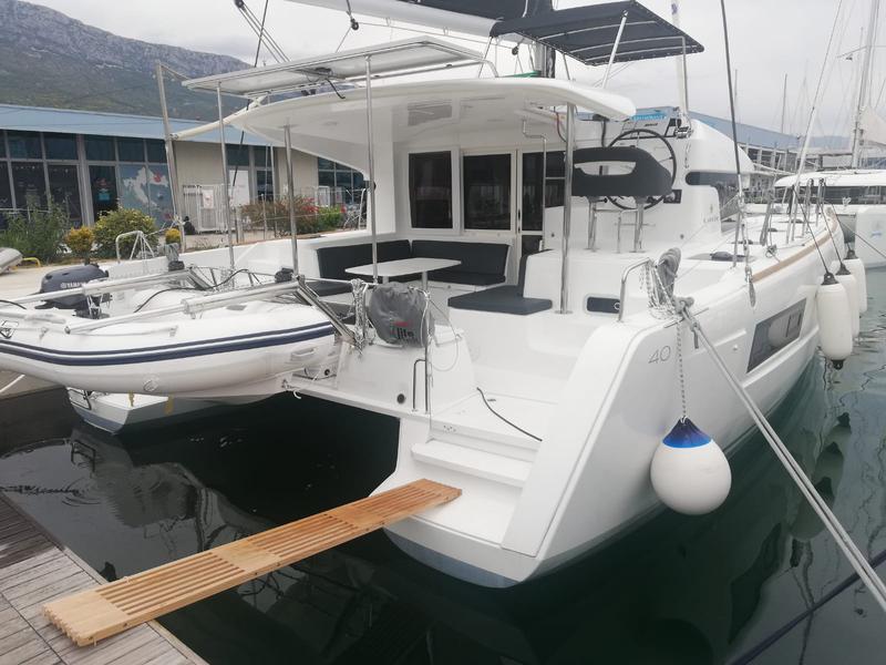 Book yachts online - catamaran - Lagoon 40 - Adriana - rent